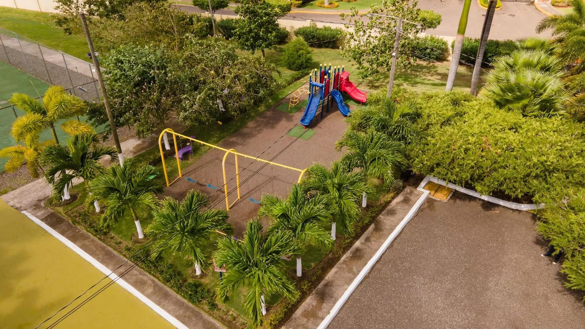 Apartment Close To Ocho Rios-Pool-Bbq Grill-Gated Complex-100Mbps-24 Security-In Drax Hall Mammee Bay